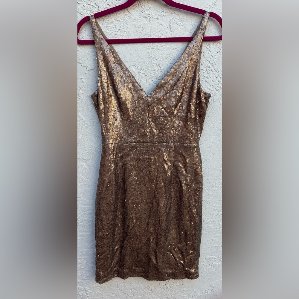 Gorgeous sparkly tight dress with sequin detailing ✨ stand out in any room!